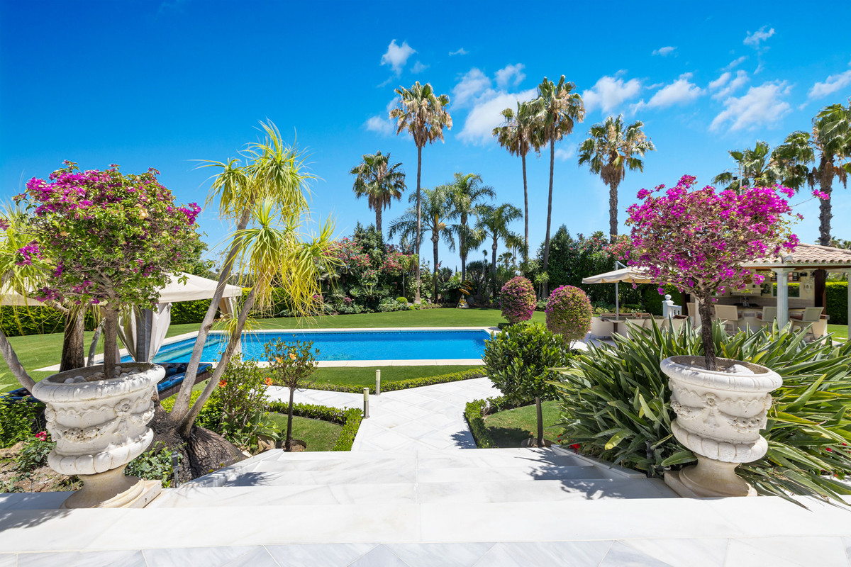 Huis te koop in Nueva Andalucía | 6 slaapkamers H4986523
