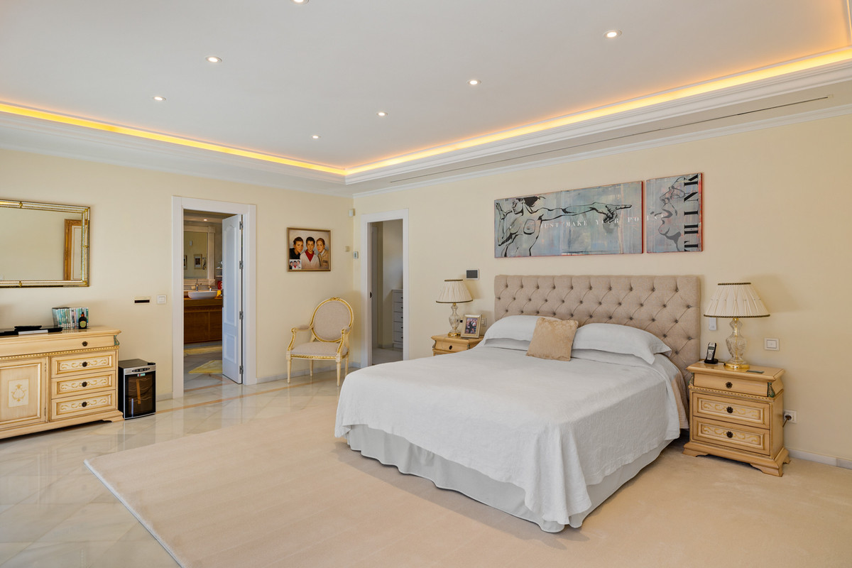 Huis te koop in Nueva Andalucía | 6 slaapkamers H4986523