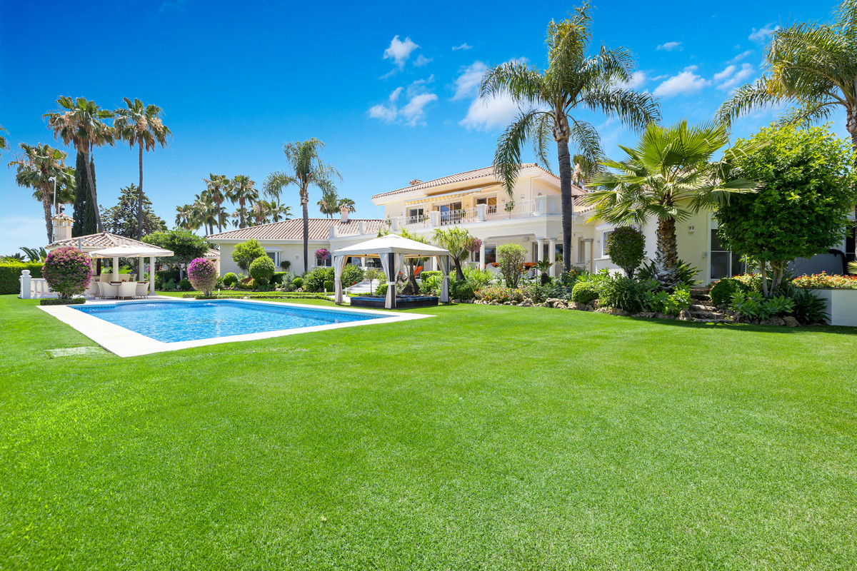 Huis te koop in Nueva Andalucía | 6 slaapkamers H4986523