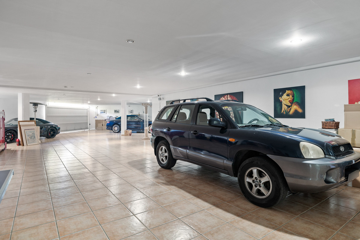 Huis te koop in Nueva Andalucía | 6 slaapkamers H4986523