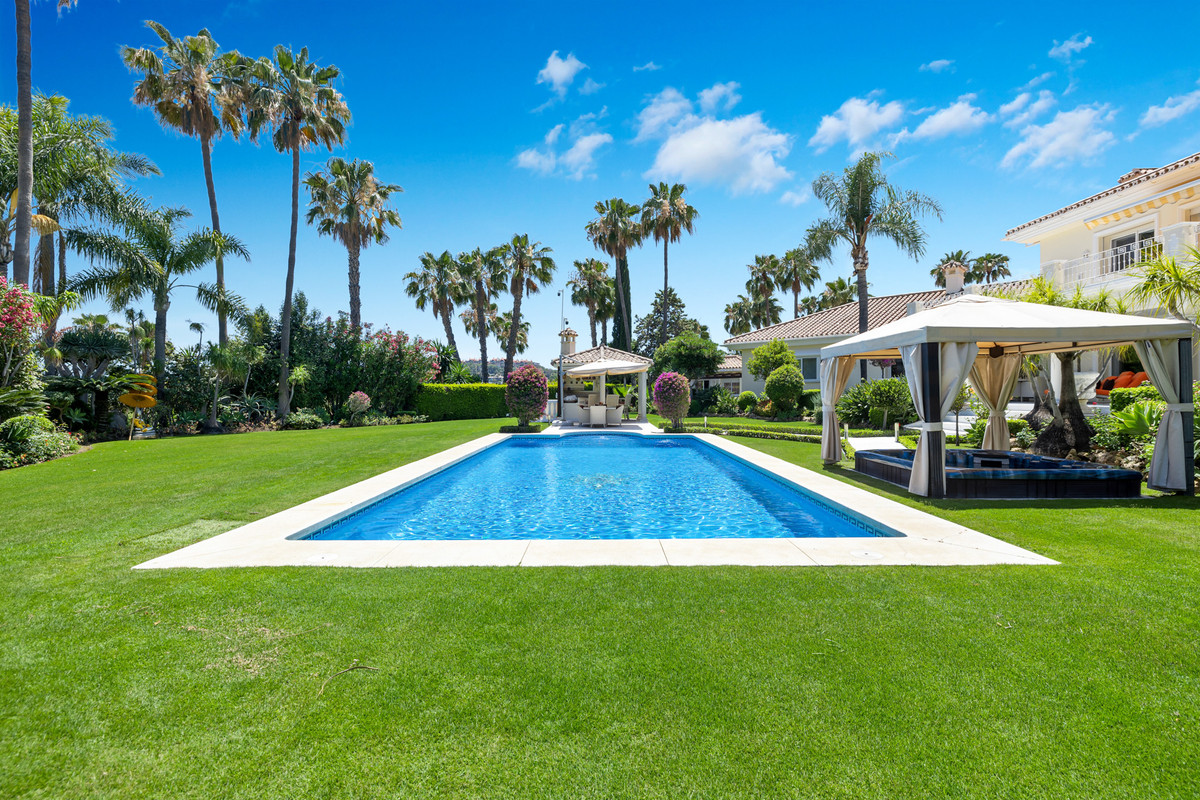 Huis te koop in Nueva Andalucía | 6 slaapkamers H4986523