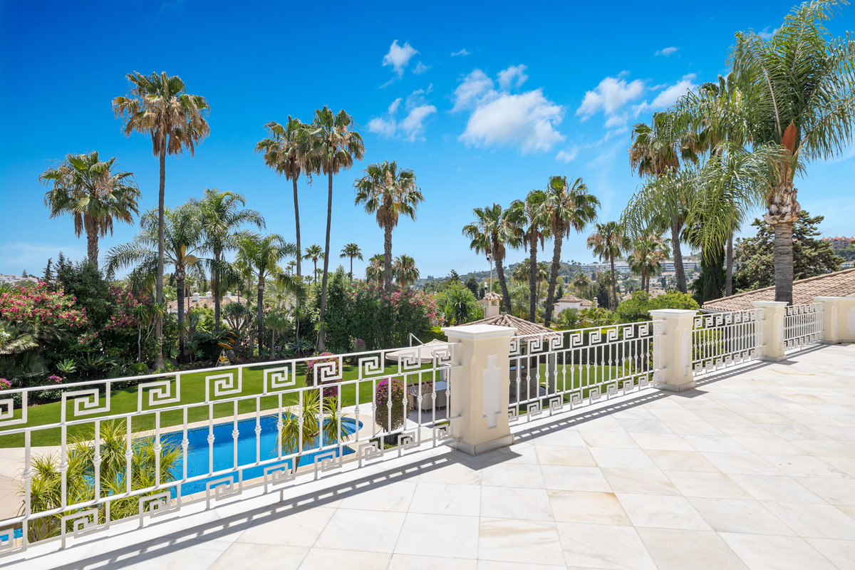 Huis te koop in Nueva Andalucía | 6 slaapkamers H4986523