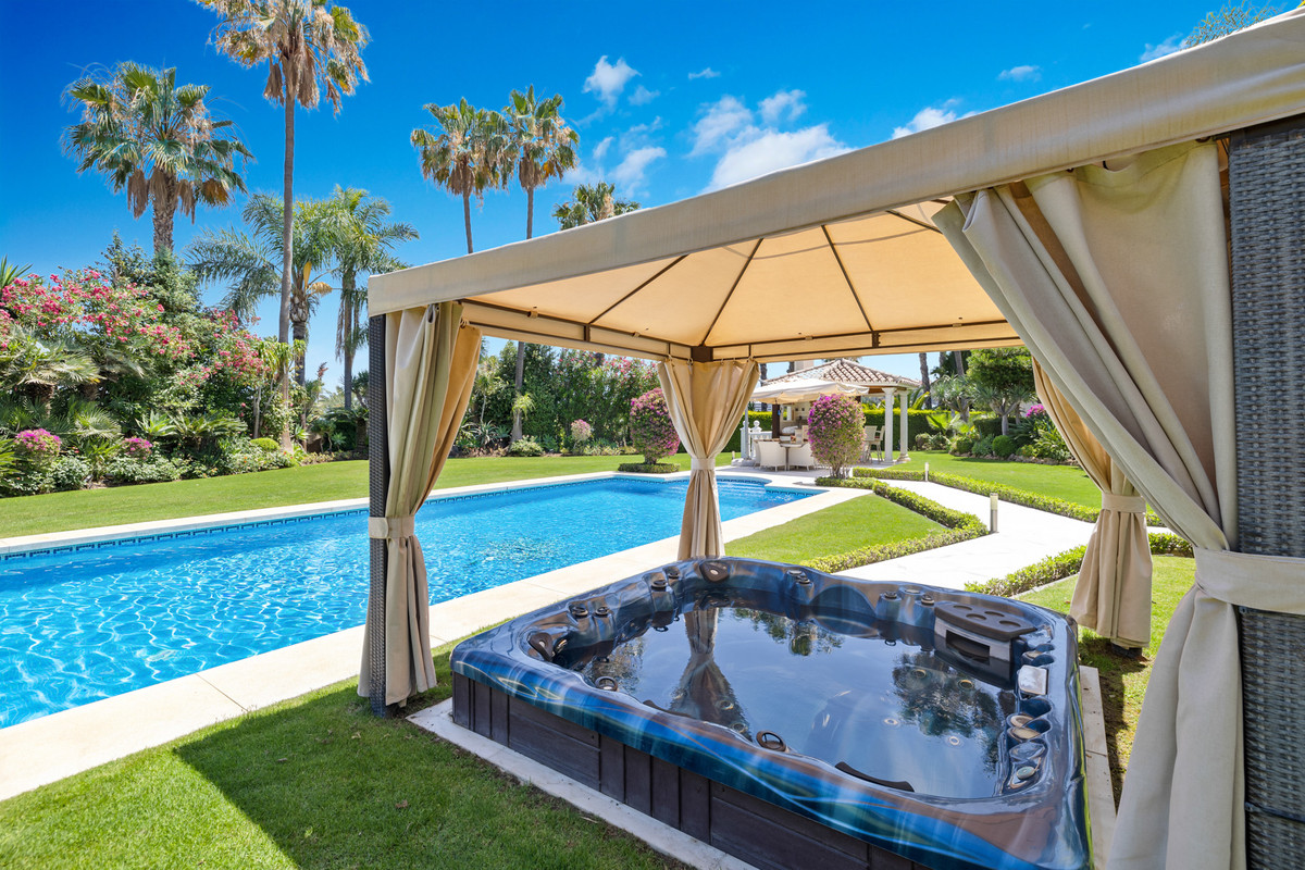 Huis te koop in Nueva Andalucía | 6 slaapkamers H4986523