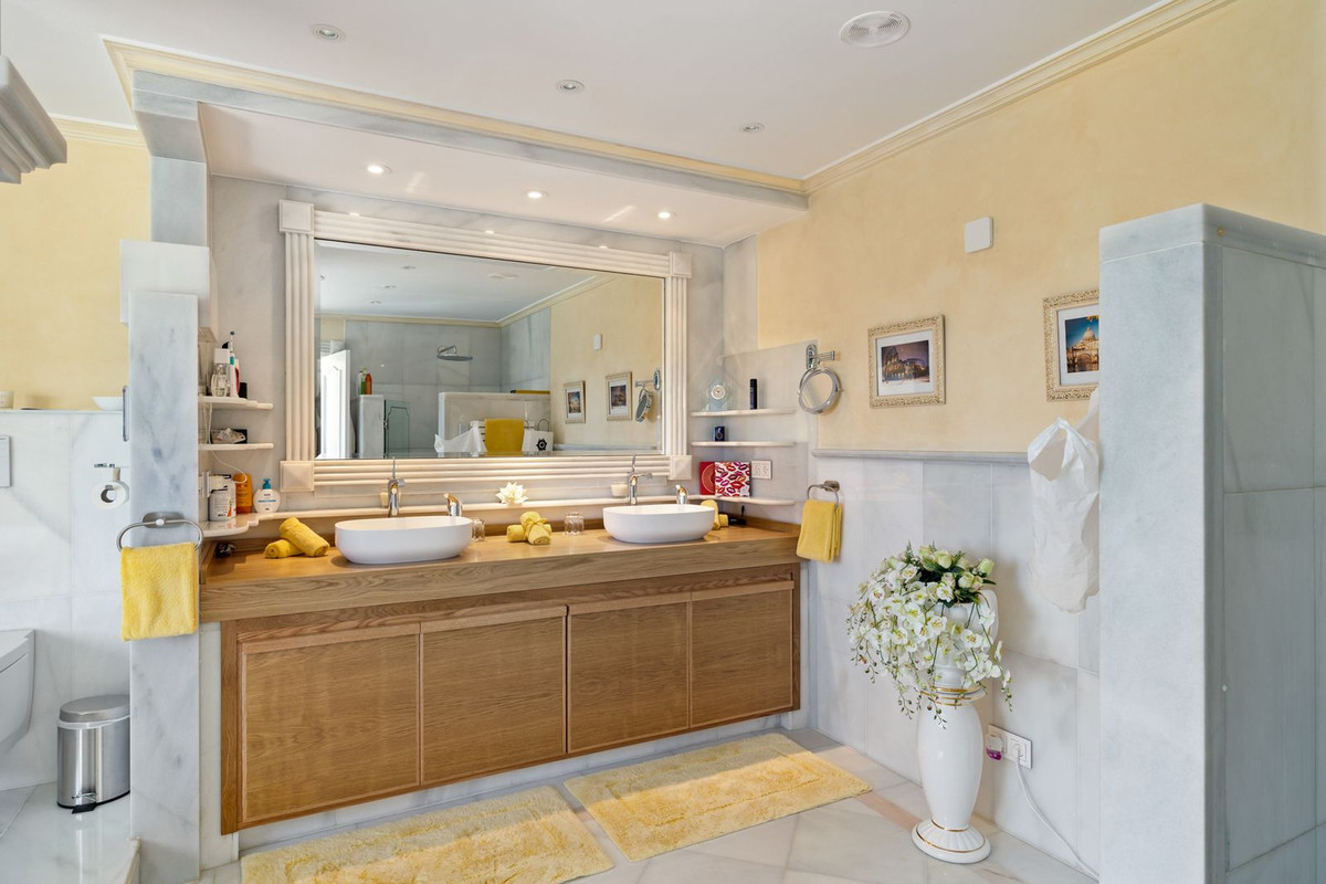 Huis te koop in Nueva Andalucía | 6 slaapkamers H4986700