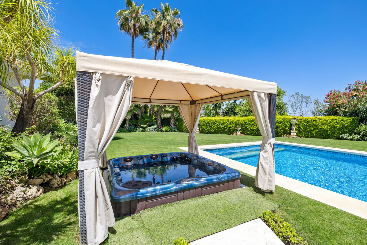 Huis te koop in Nueva Andalucía | 6 slaapkamers H4986700