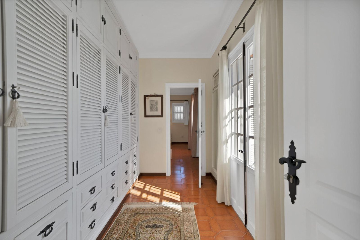 Huis te koop in Las Brisas | 6 slaapkamers H4993696