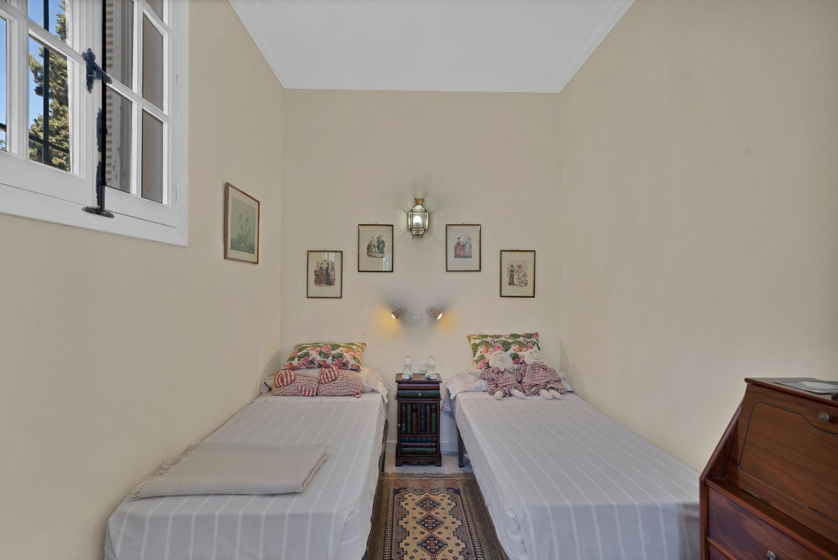 Huis te koop in Las Brisas | 6 slaapkamers H4993696