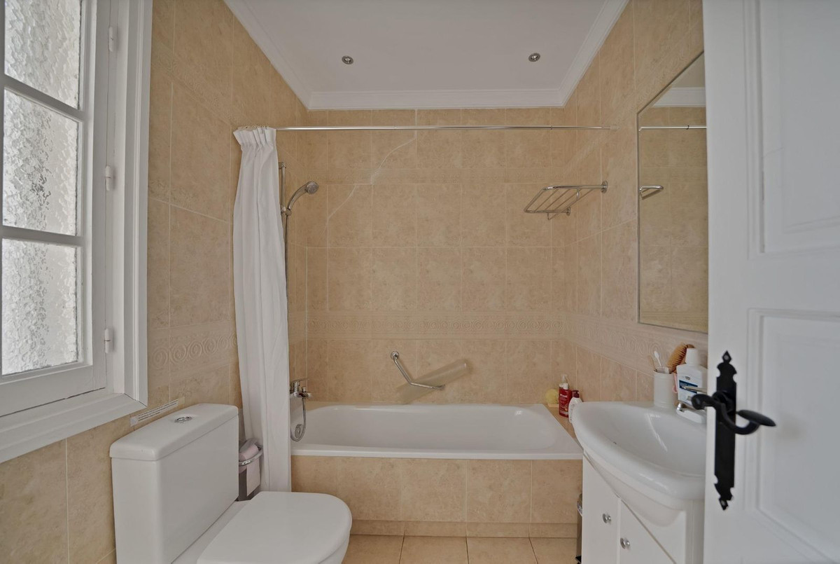 Huis te koop in Las Brisas | 6 slaapkamers H4993696