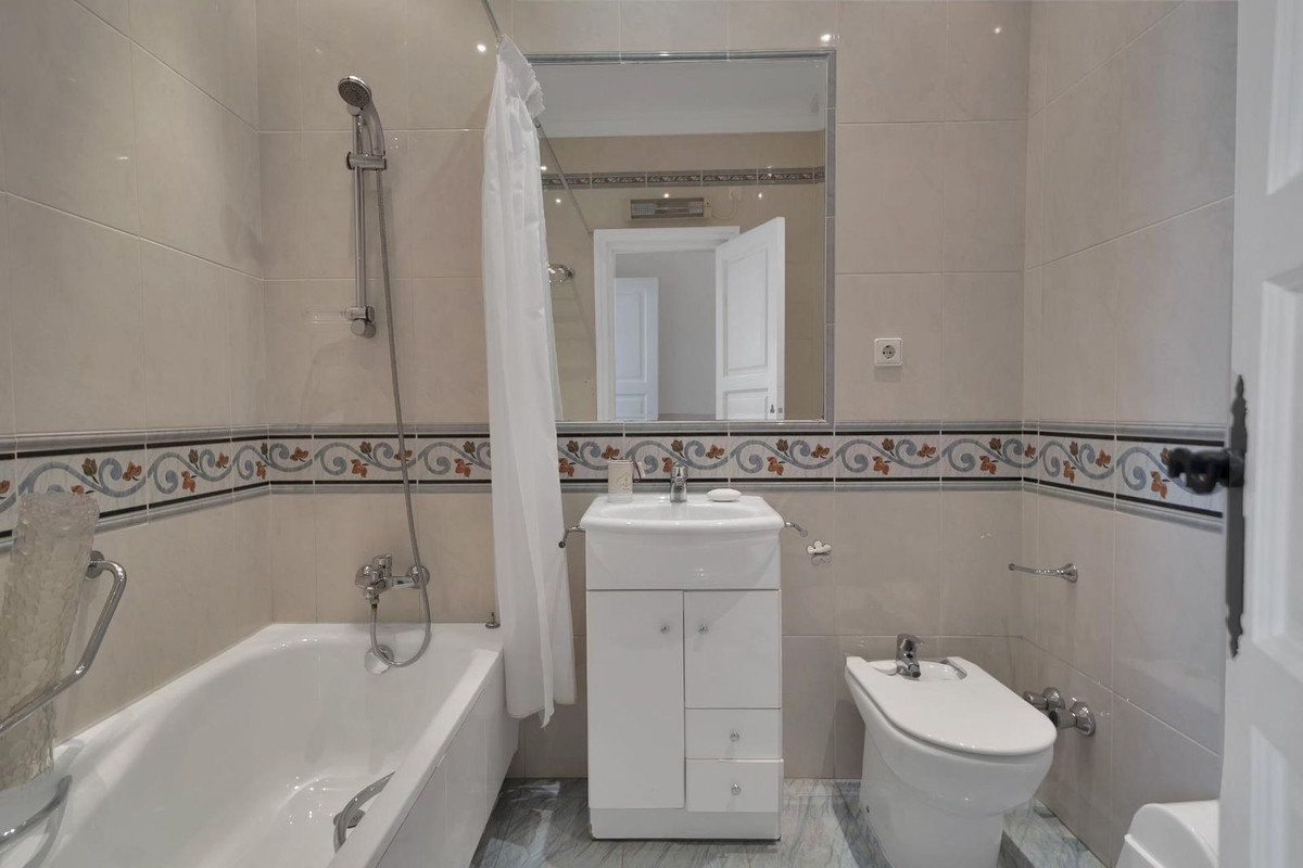 Huis te koop in Las Brisas | 6 slaapkamers H4993696
