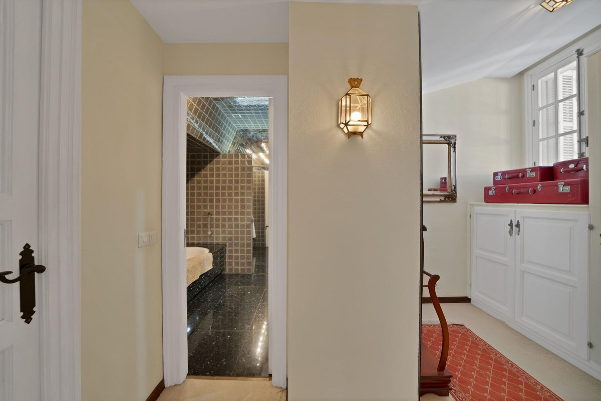 Huis te koop in Las Brisas | 6 slaapkamers H4993696