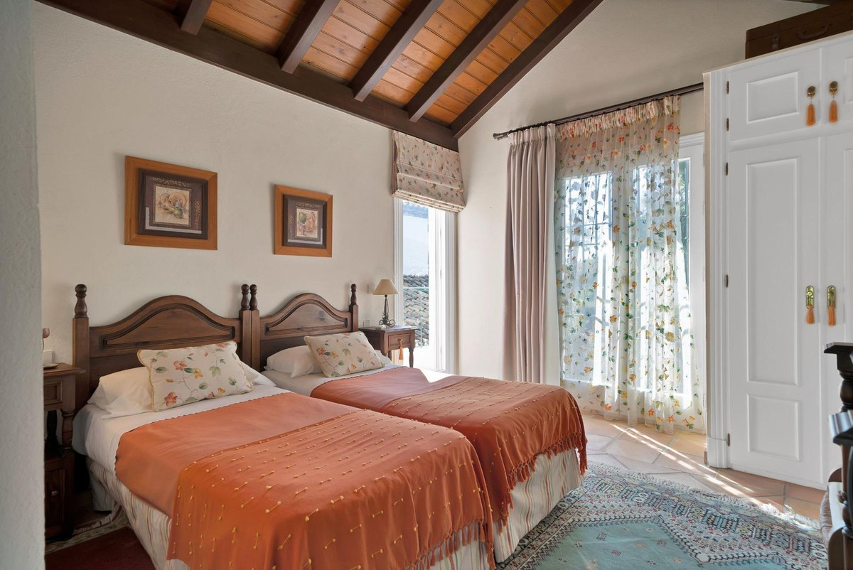 Huis te koop in Las Brisas | 6 slaapkamers H4993696