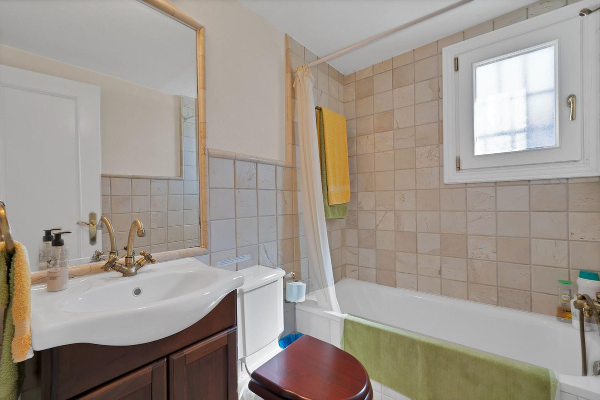 Huis te koop in Las Brisas | 6 slaapkamers H4993696