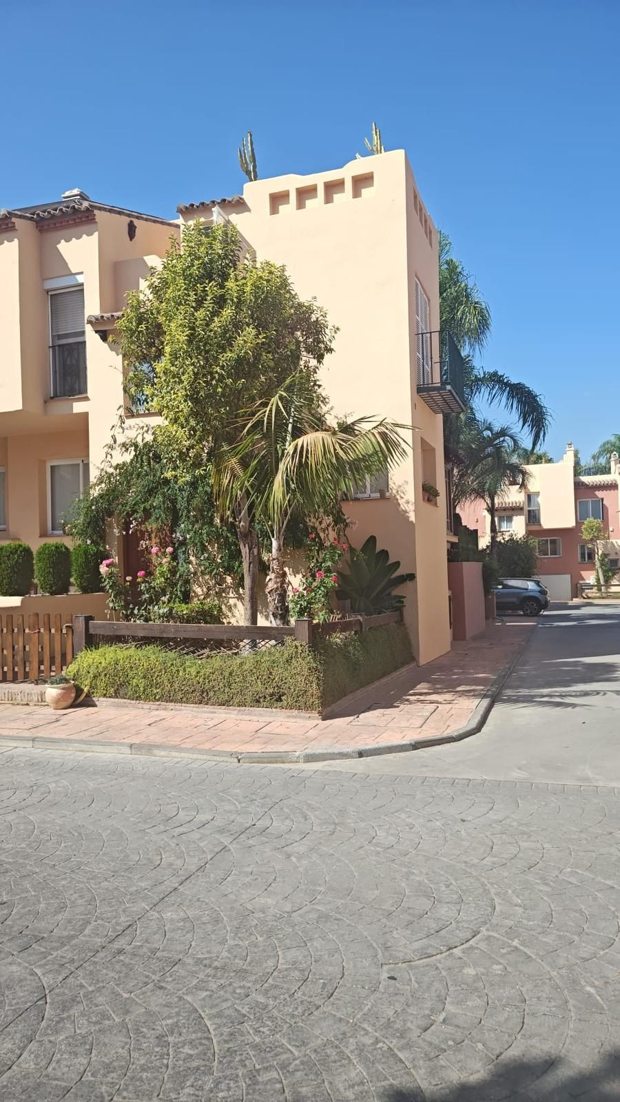 Semi-Vrijstaande Villa in Nueva Andalucía-1
