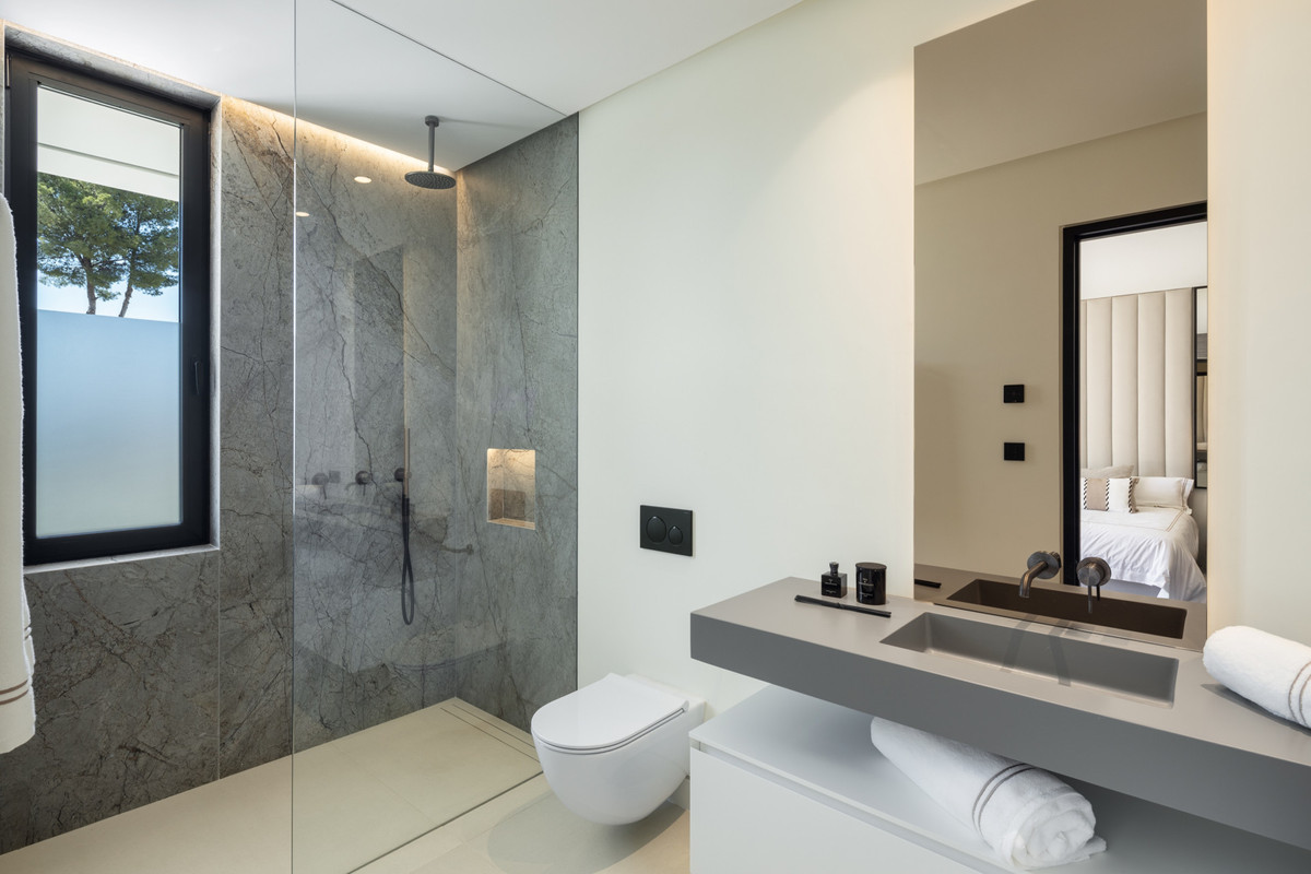 Huis te koop in Nueva Andalucía | 6 slaapkamers H5008714