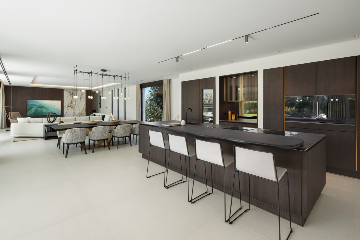 Huis te koop in Nueva Andalucía | 6 slaapkamers H5008714