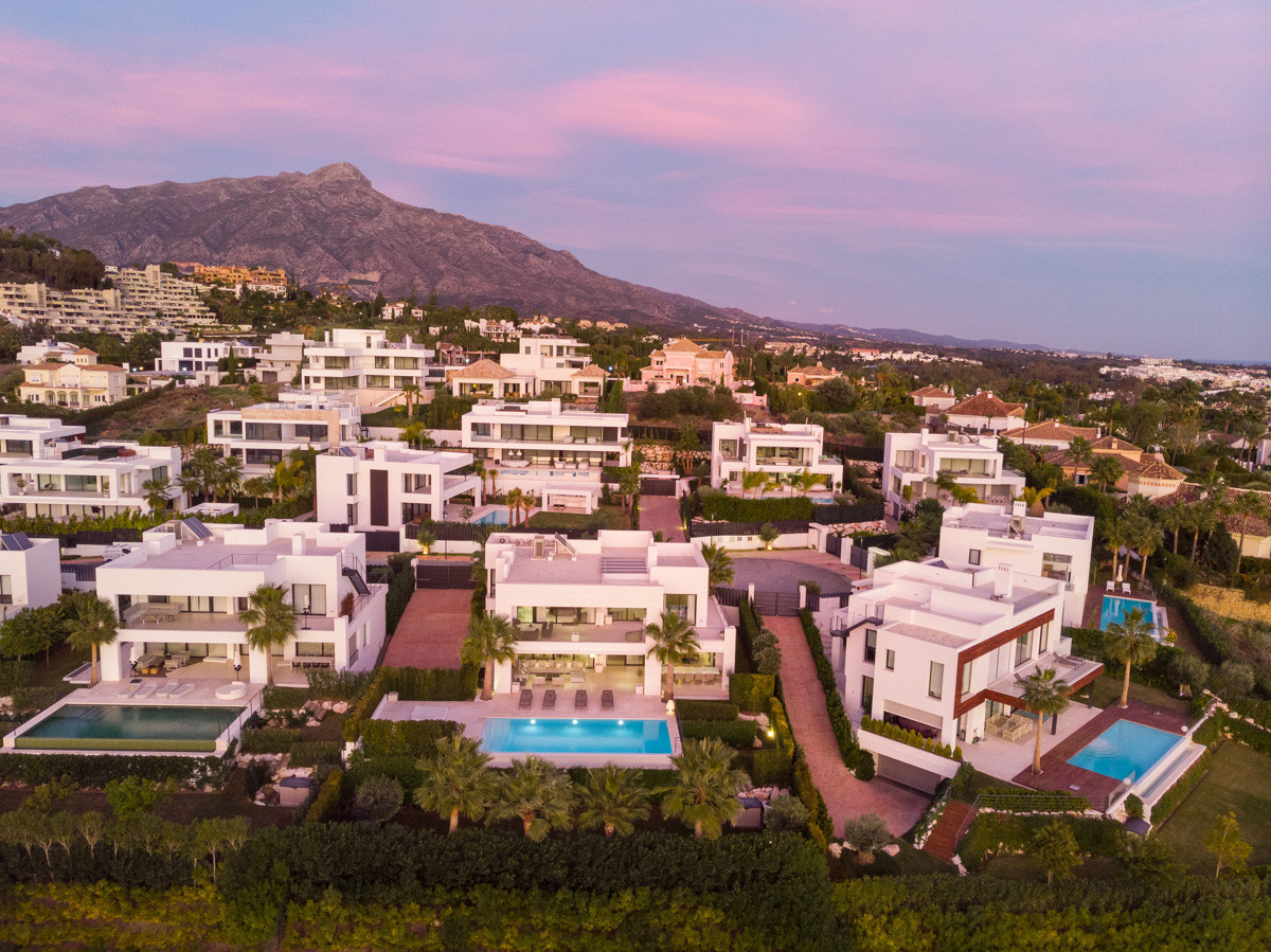 Huis te koop in Nueva Andalucía | 7 slaapkamers H5012347