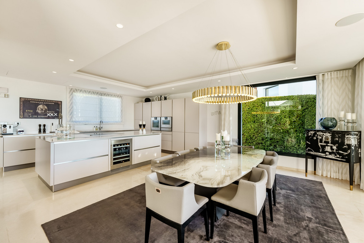 Huis te koop in Nueva Andalucía | 7 slaapkamers H5012347