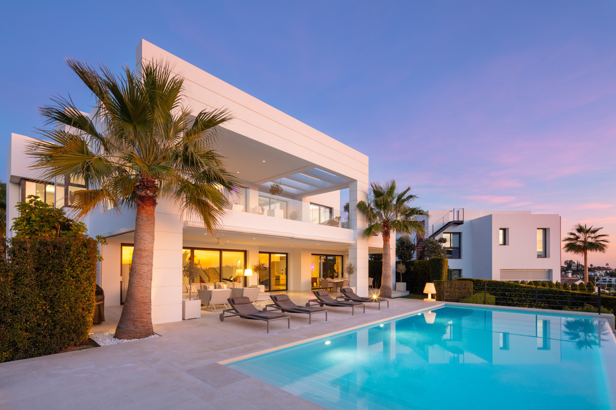 Huis te koop in Nueva Andalucía | 7 slaapkamers H5012347