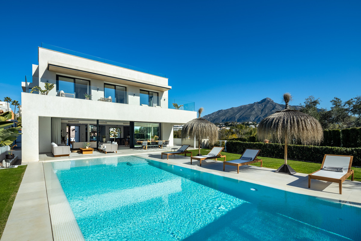 Huis te koop in Nueva Andalucía | 5 slaapkamers H5016547