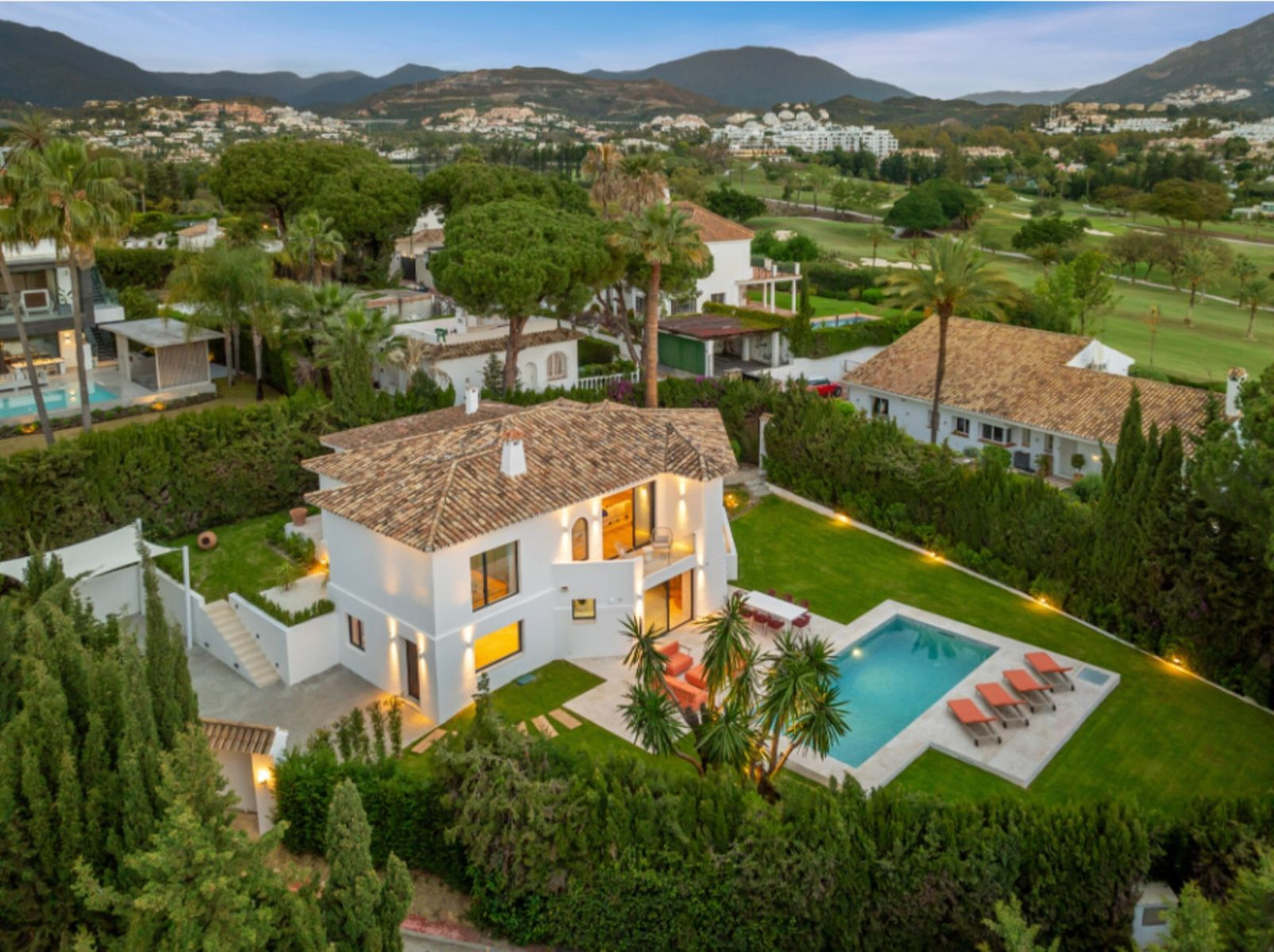 Vrijstaande Villa in Nueva Andalucía-1