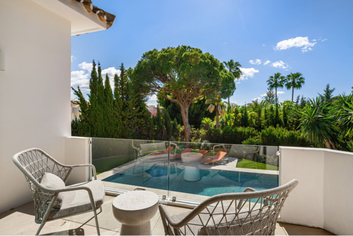 Vrijstaande Villa in Nueva Andalucía-6