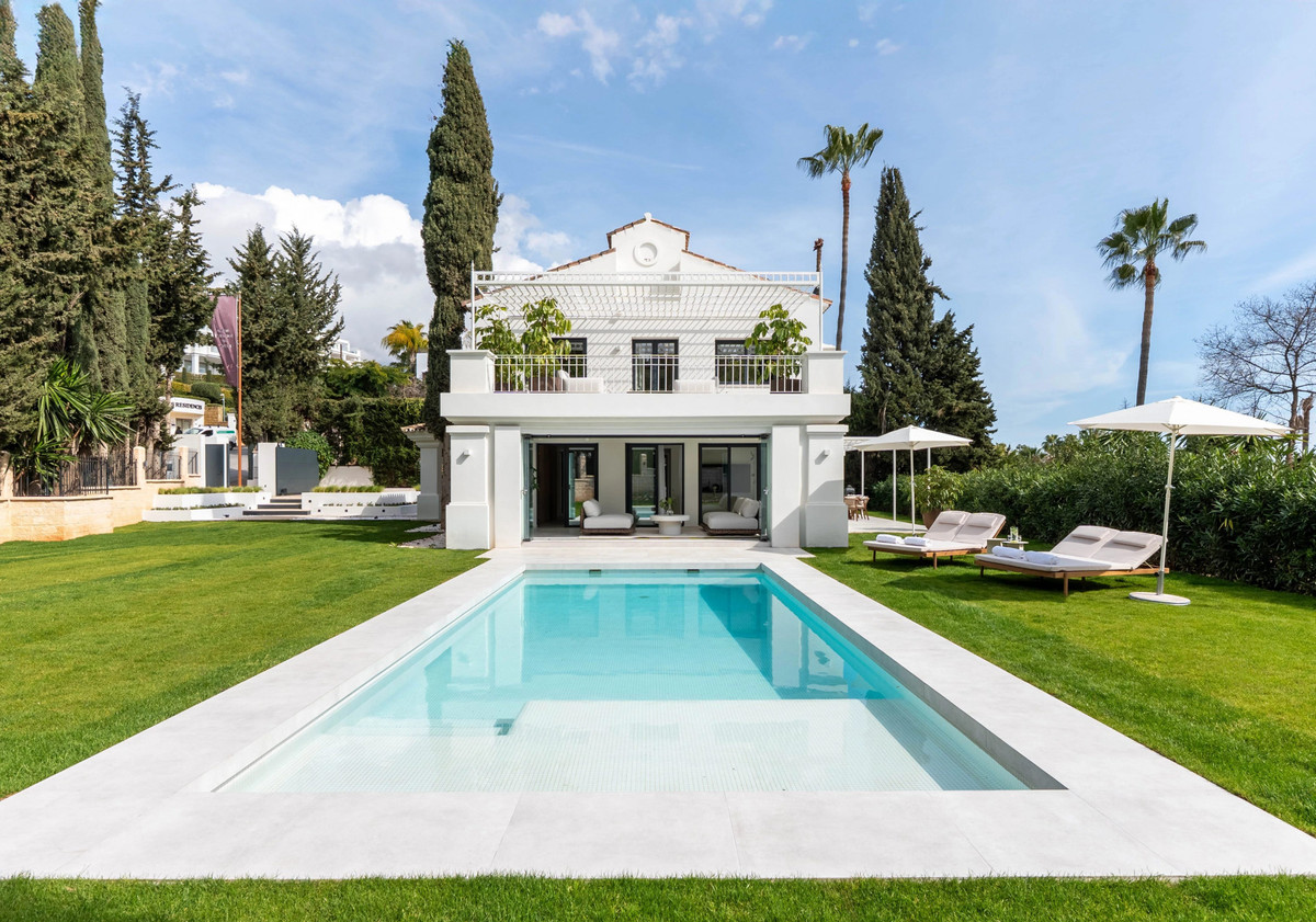 Vrijstaande Villa in Nueva Andalucía-1
