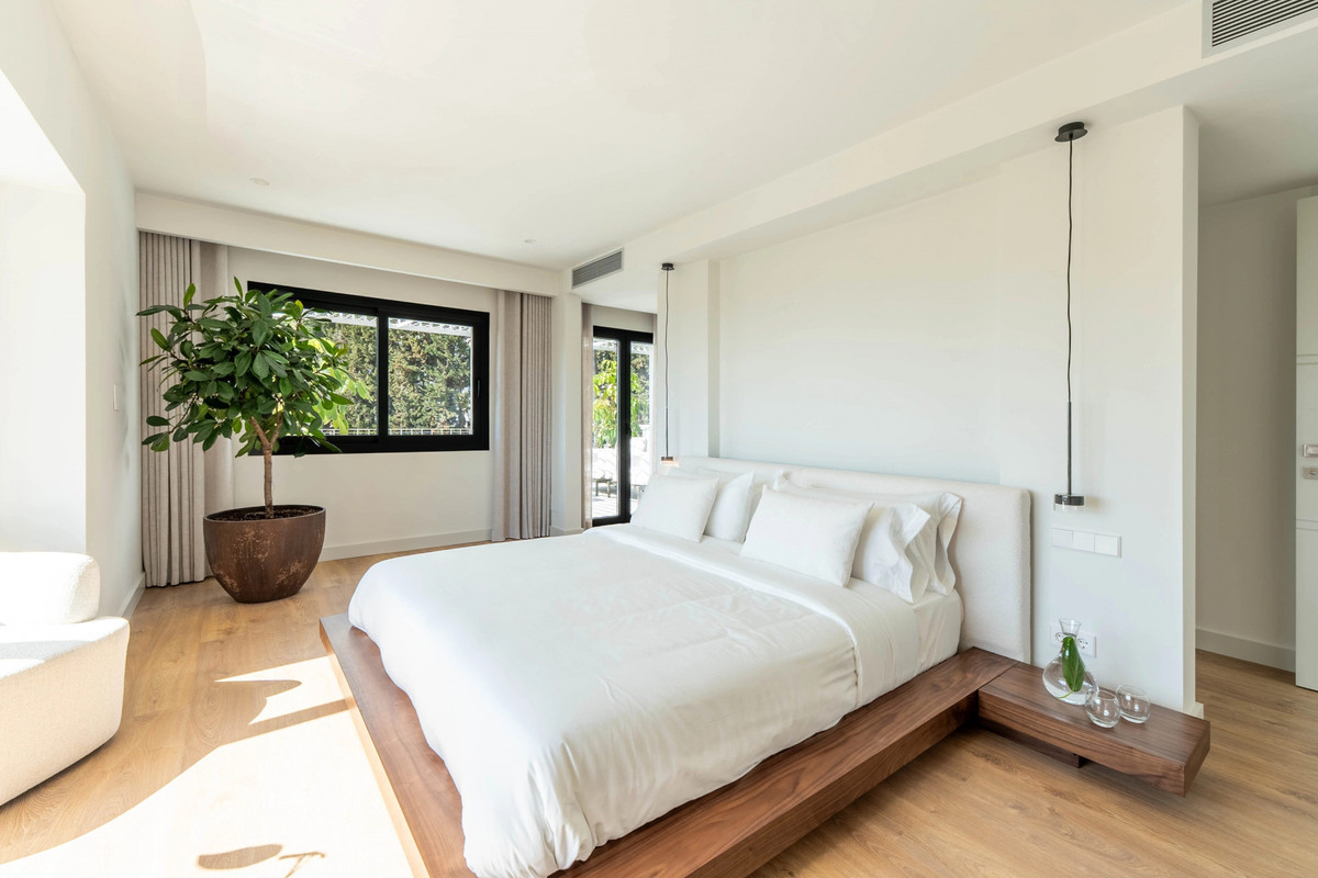 Vrijstaande Villa in Nueva Andalucía-16