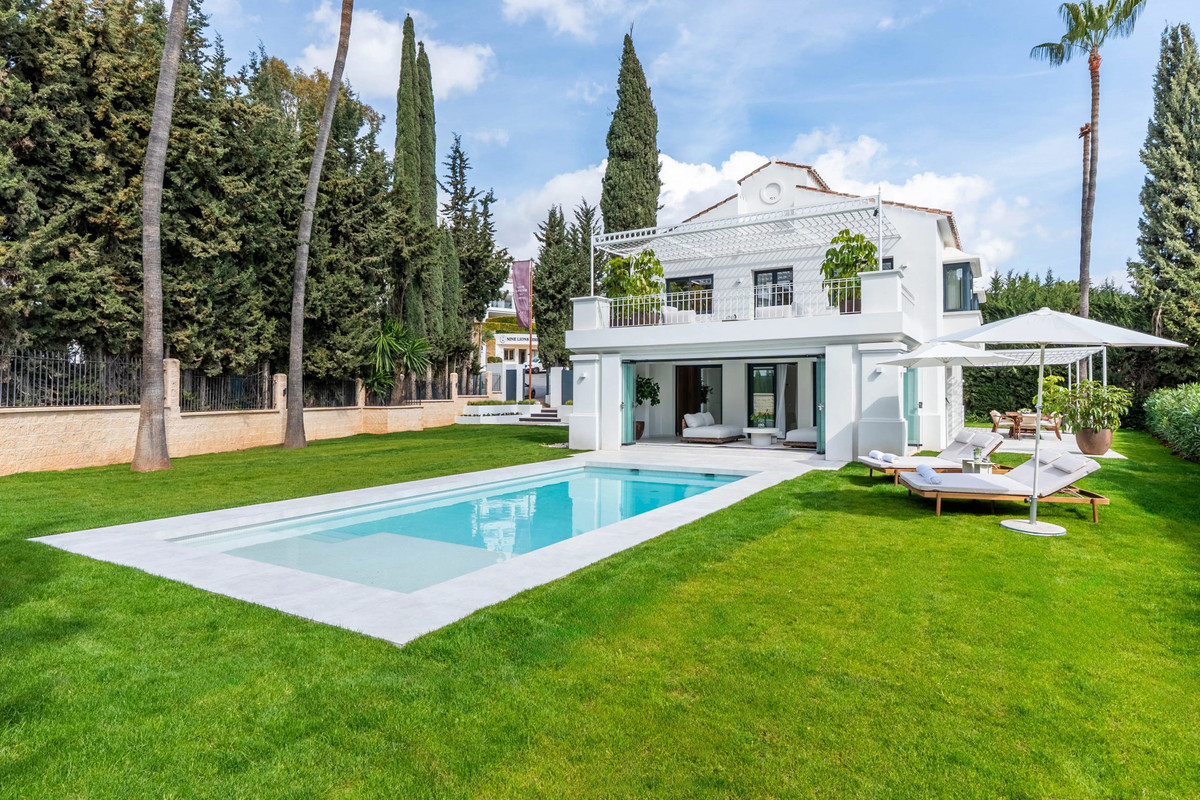 Vrijstaande Villa in Nueva Andalucía-2
