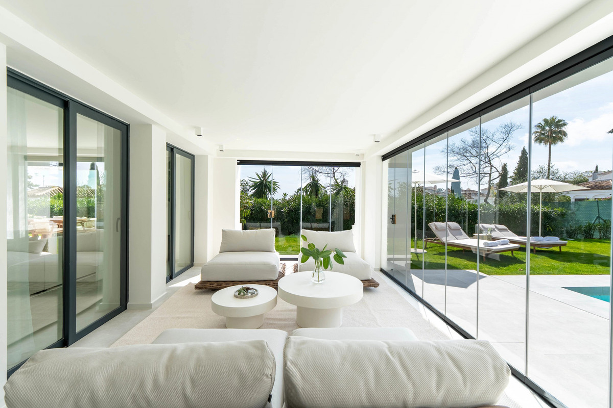 Vrijstaande Villa in Nueva Andalucía-26