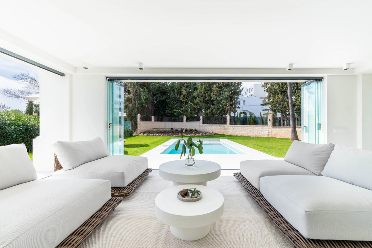 Vrijstaande Villa in Nueva Andalucía-27