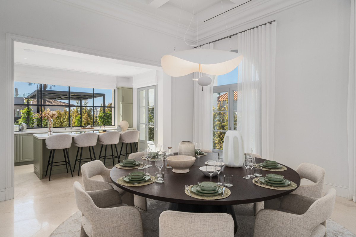 Huis te koop in Nueva Andalucía | 4 slaapkamers H5023585