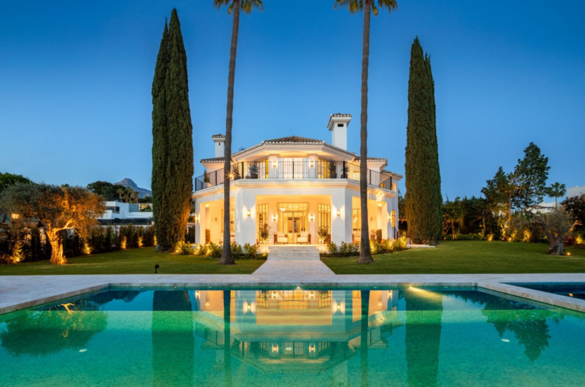 Vrijstaande Villa in Nueva Andalucía-1