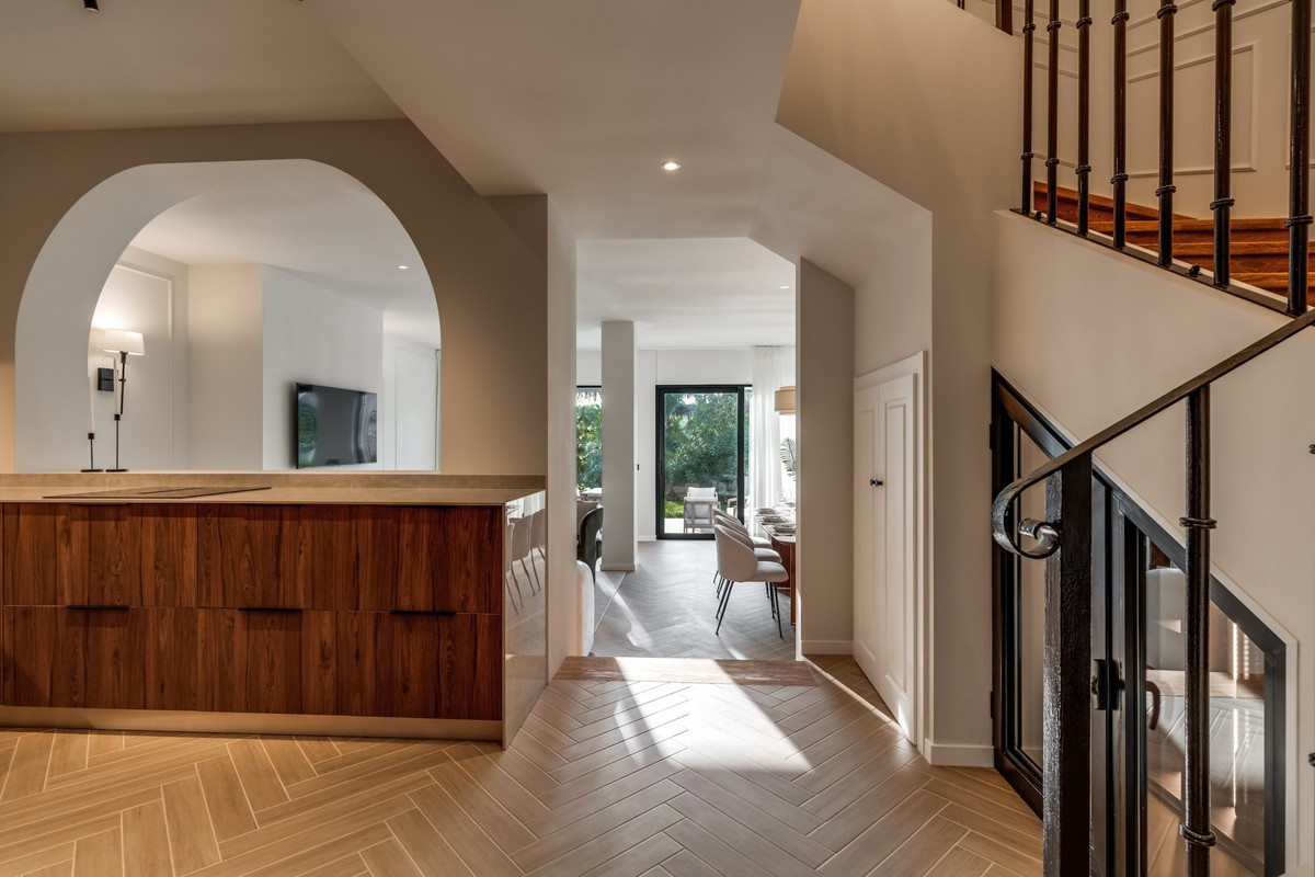 Huis te koop in Nueva Andalucía | 4 slaapkamers H5025991