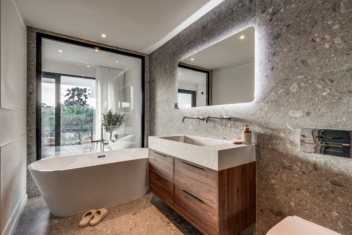 Huis te koop in Nueva Andalucía | 4 slaapkamers H5025991