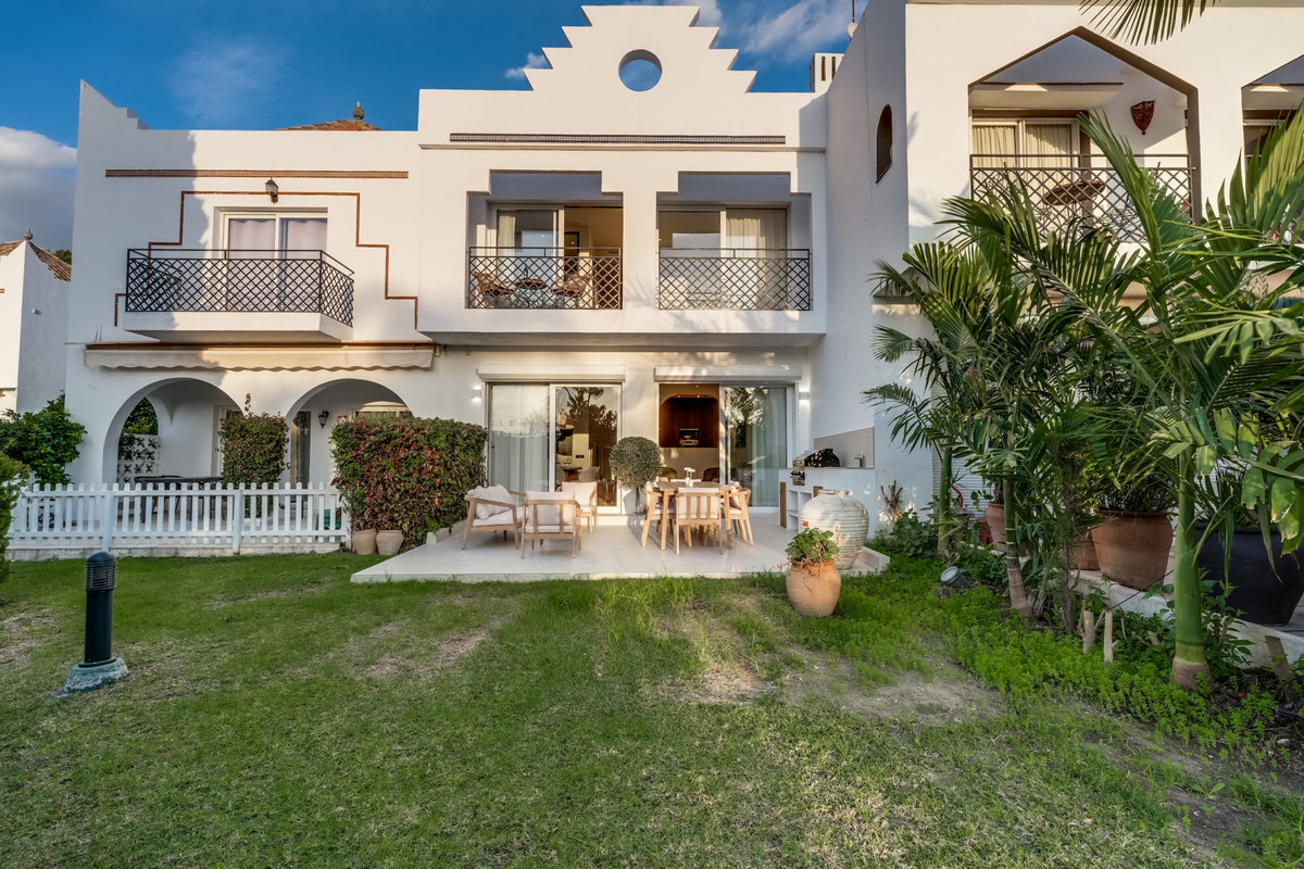 Huis te koop in Nueva Andalucía | 4 slaapkamers H5025991