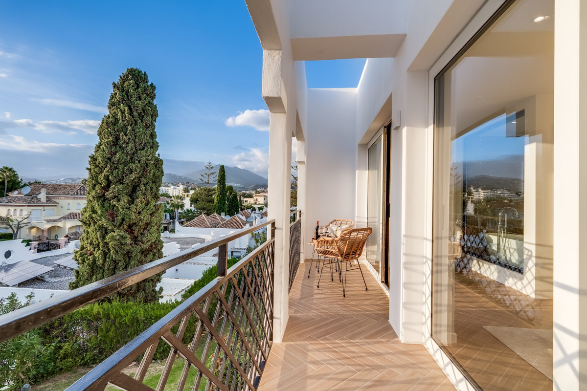 Huis te koop in Nueva Andalucía | 4 slaapkamers H5025991