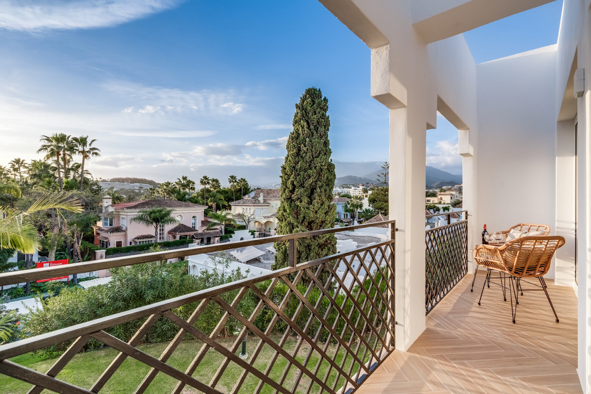 Huis te koop in Nueva Andalucía | 4 slaapkamers H5025991