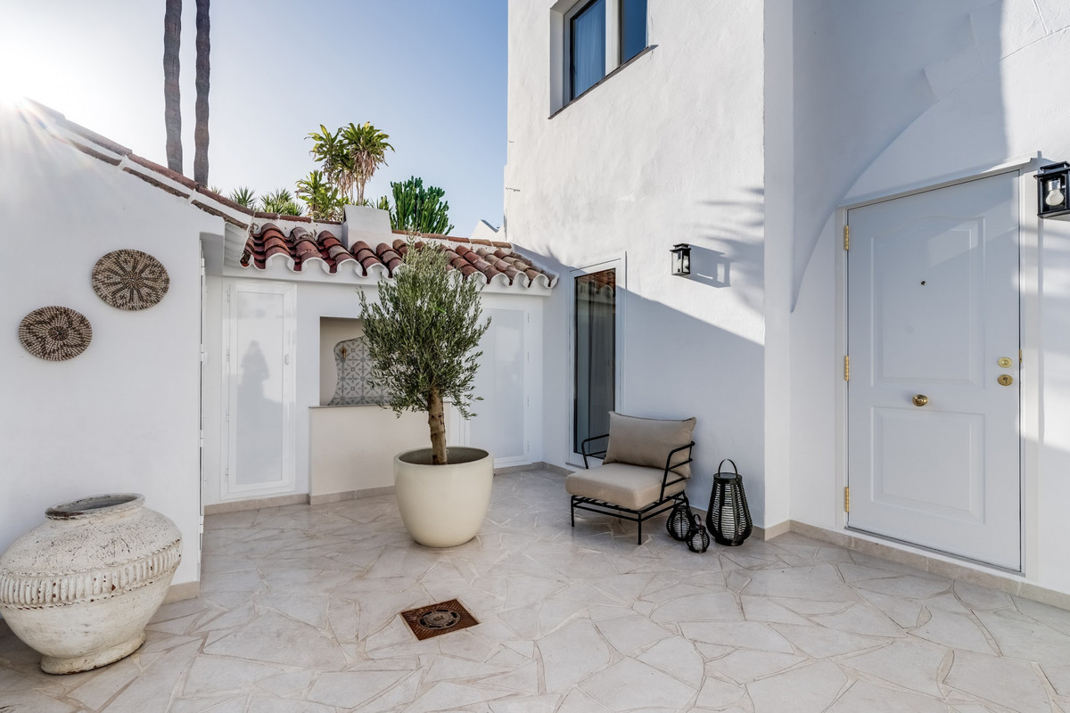 Huis te koop in Nueva Andalucía | 4 slaapkamers H5025991