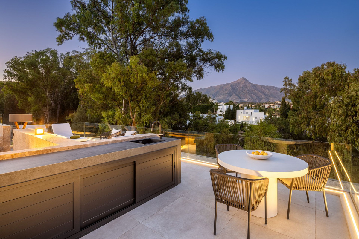 Huis te koop in Nueva Andalucía | 6 slaapkamers H5026396