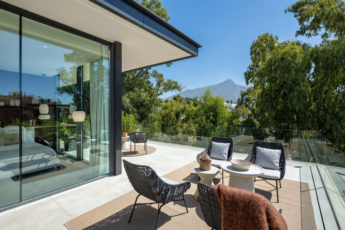 Huis te koop in Nueva Andalucía | 6 slaapkamers H5026396