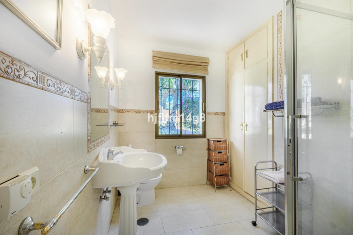 Vrijstaande Villa in Nueva Andalucía-18