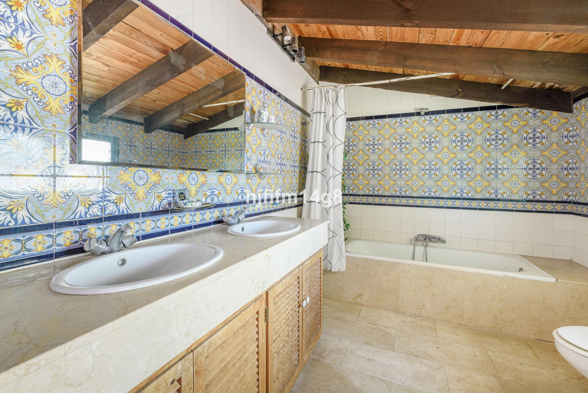 Vrijstaande Villa in Nueva Andalucía-20