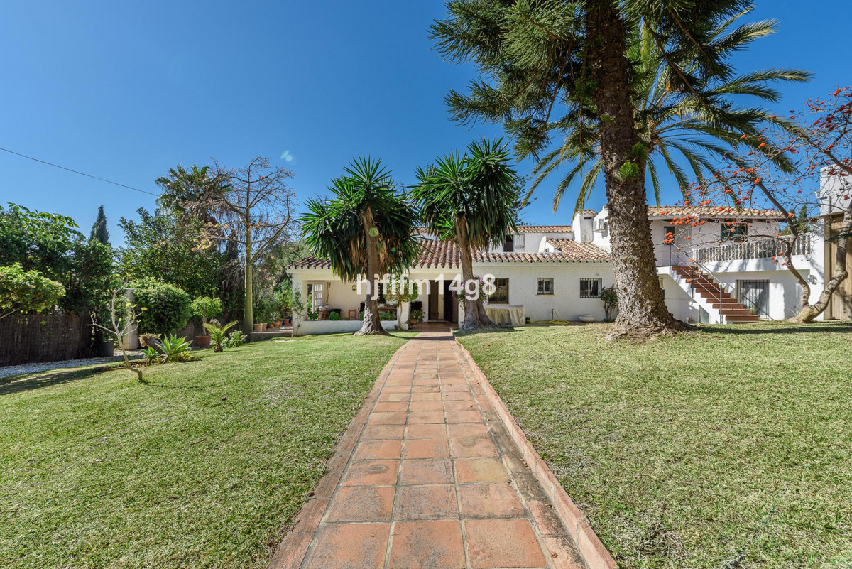 Vrijstaande Villa in Nueva Andalucía-27