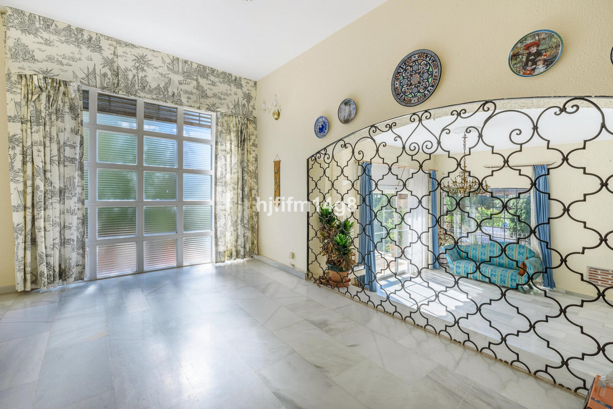 Vrijstaande Villa in Nueva Andalucía-6
