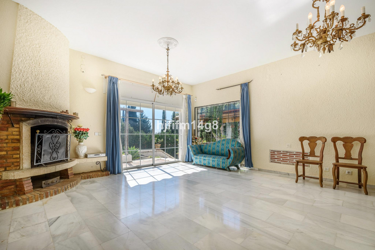 Vrijstaande Villa in Nueva Andalucía-7