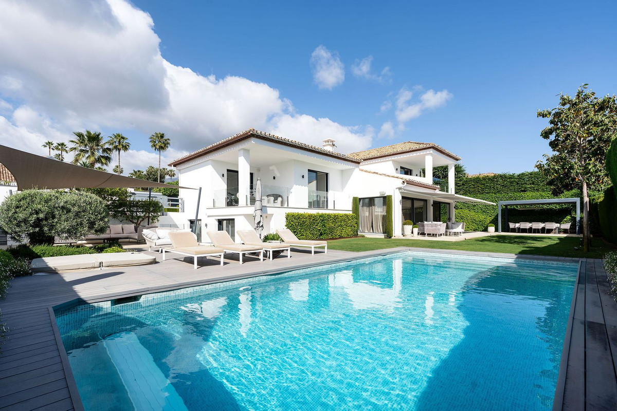 Vrijstaande Villa in Nueva Andalucía-1