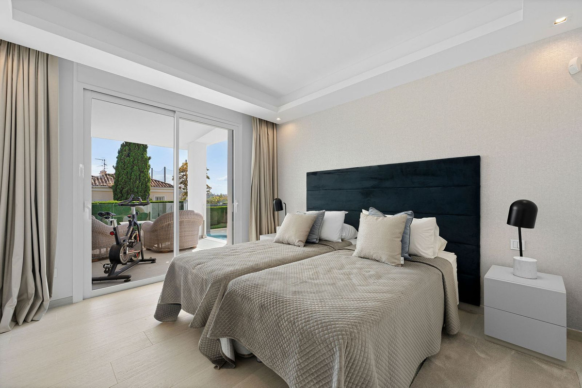 Vrijstaande Villa in Nueva Andalucía-13