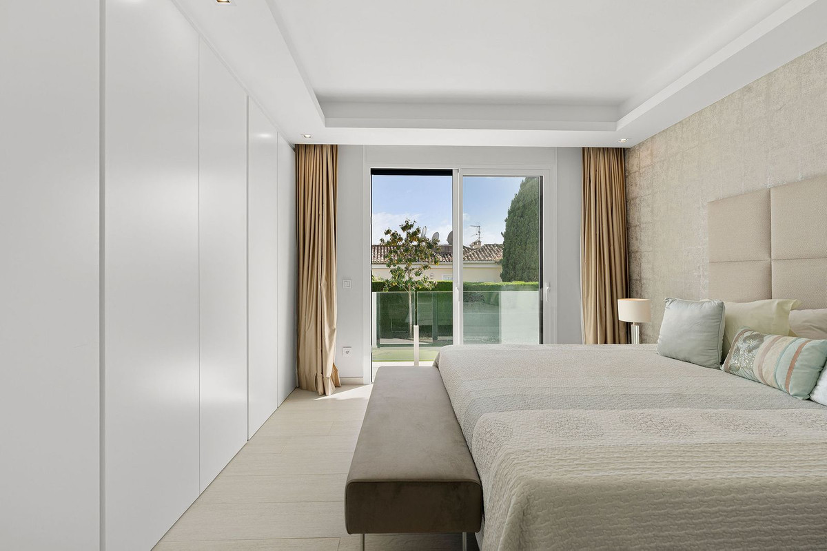 Vrijstaande Villa in Nueva Andalucía-17