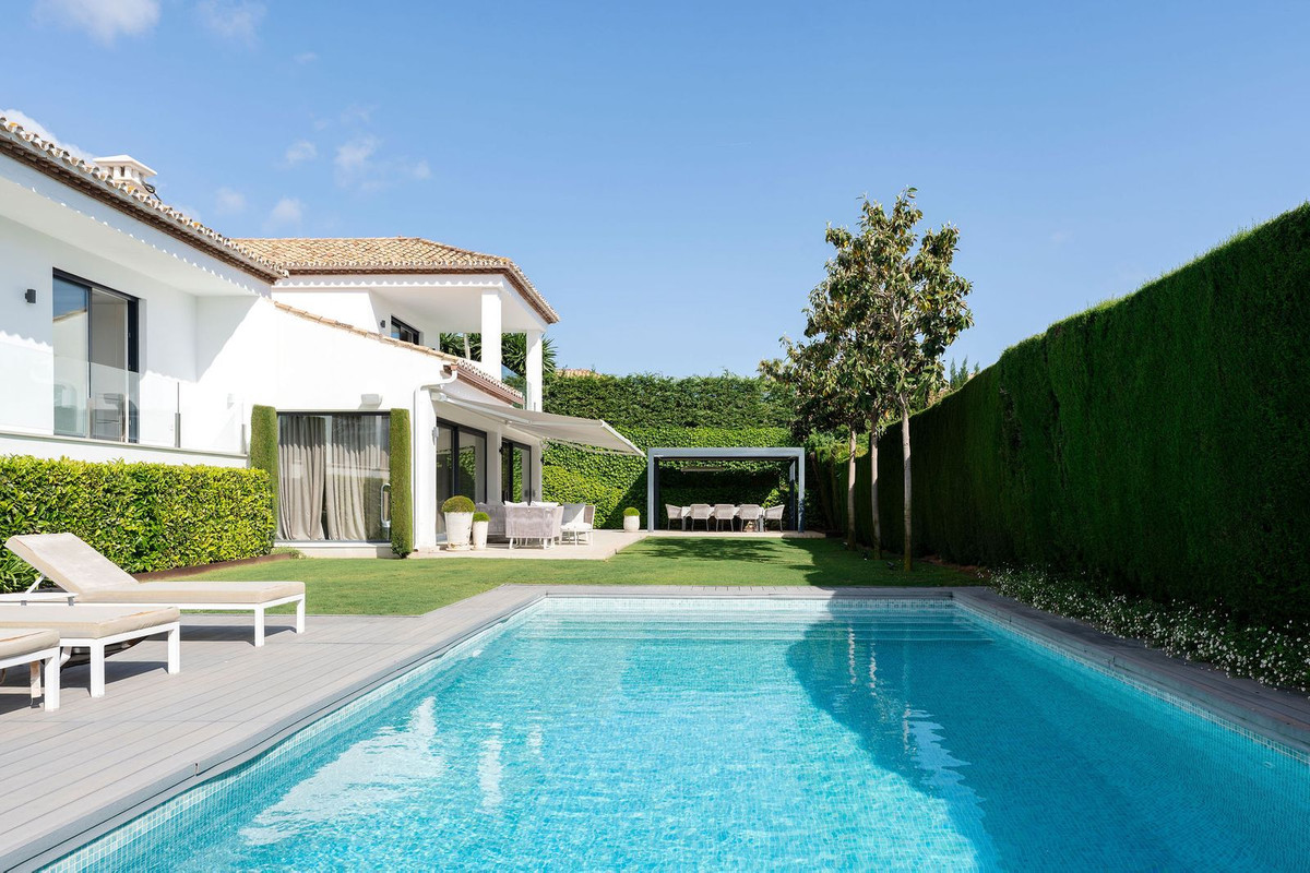 Vrijstaande Villa in Nueva Andalucía-28