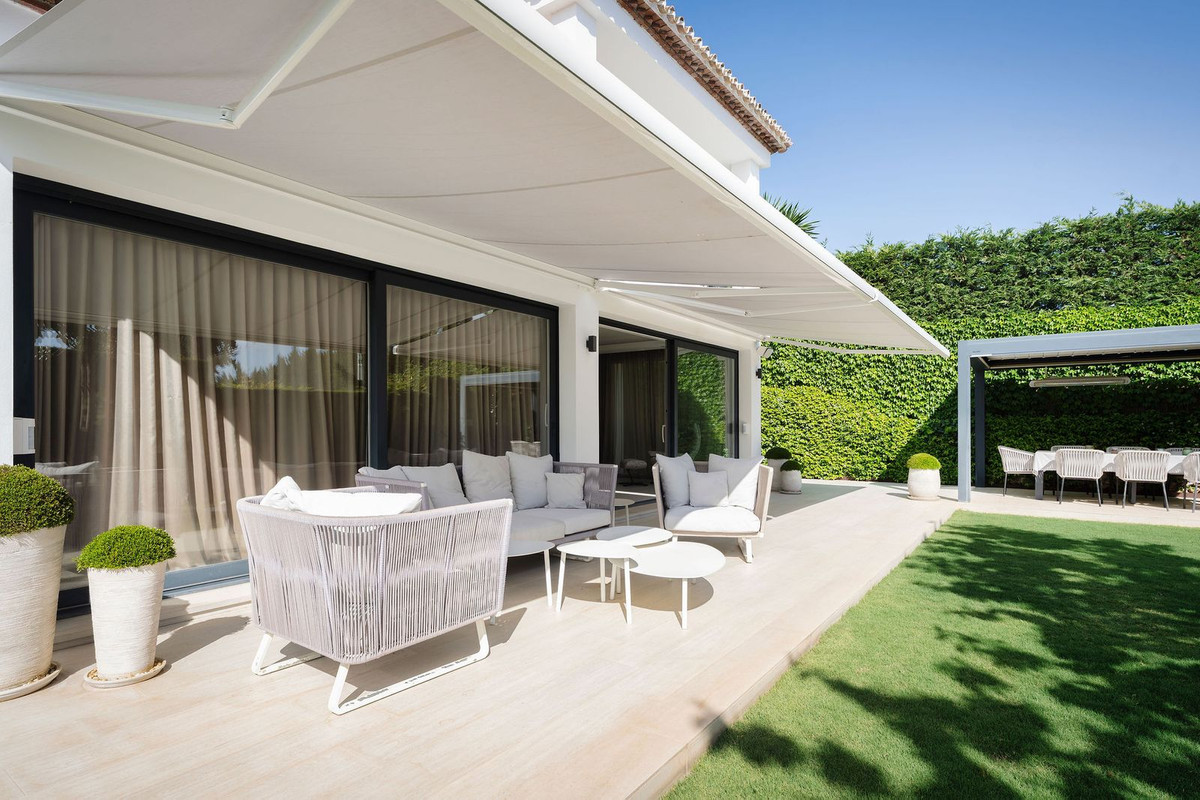 Vrijstaande Villa in Nueva Andalucía-31